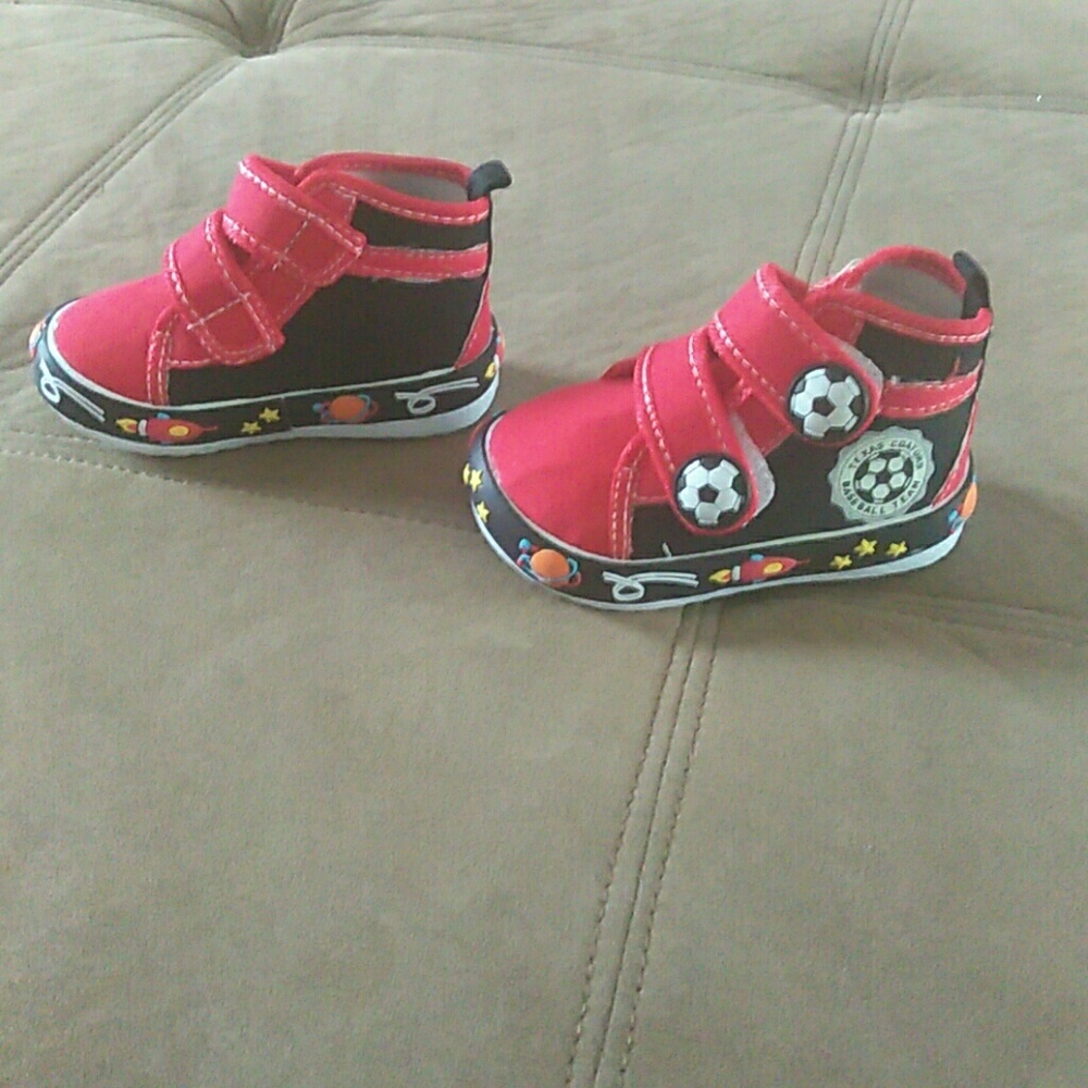 Little berry boys shoes. Size 4. Nwt